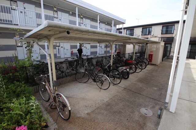 物件内観写真4　(駐輪場)