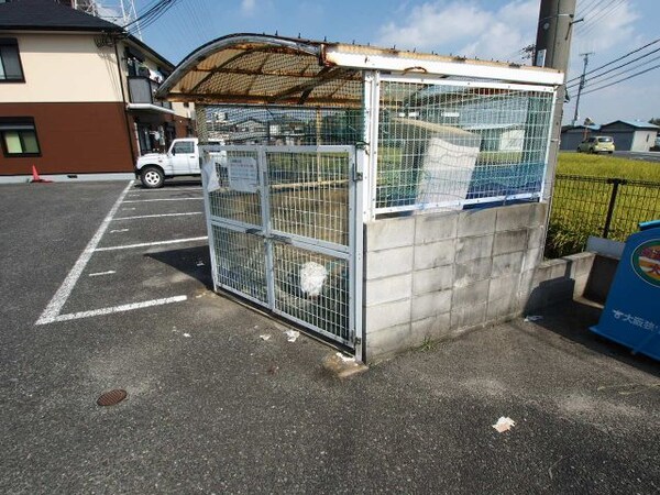 建物設備(敷地内ゴミ捨場)