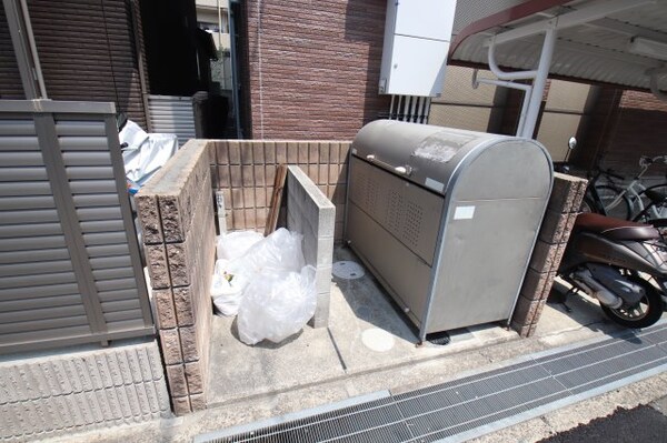 建物設備(敷地内ゴミ置き場)