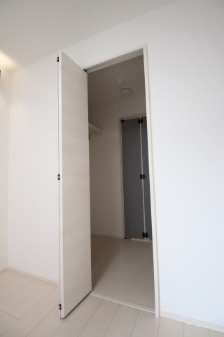 物件内観写真26　(ウォークスルークローゼット)