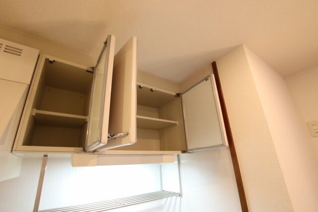 物件内観写真10　(吊戸棚)