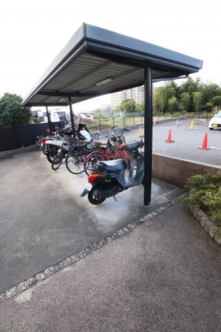 物件内観写真4　(駐輪場)