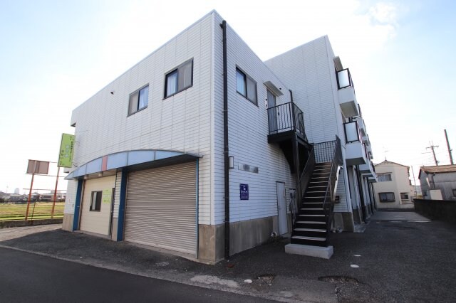 物件外観写真1　(カッコいいですよ！！)