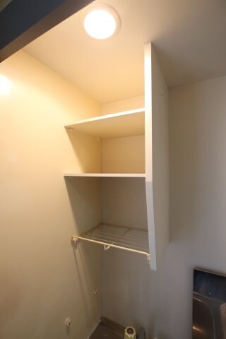 物件内観写真18　(吊り戸棚)