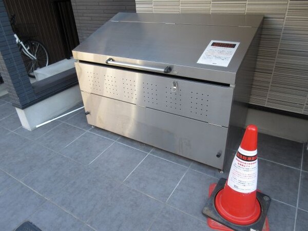 建物設備(敷地内ゴミ捨場)