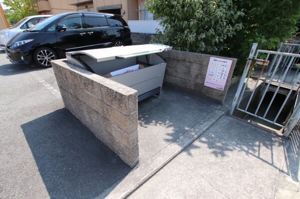 建物設備(敷地内ゴミ捨場)