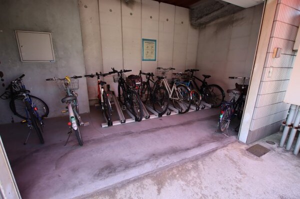 建物設備(駐輪場)