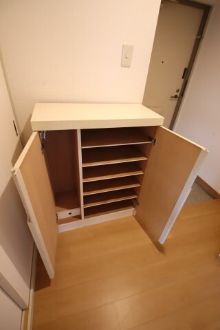 物件内観写真8　(下駄箱)