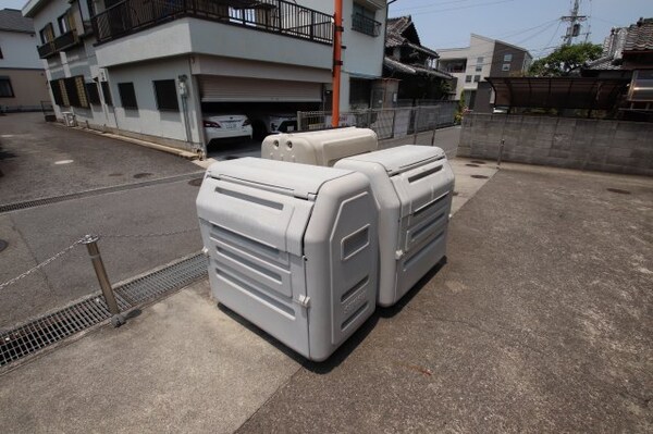 建物設備(敷地内ゴミ置き場)
