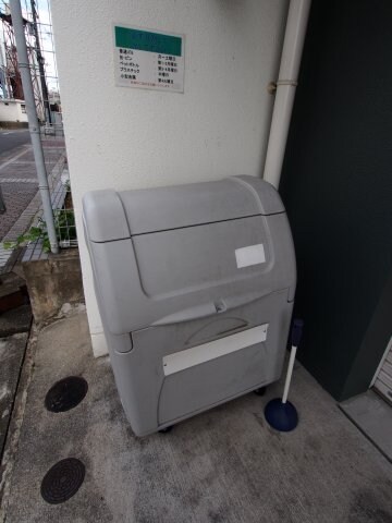 物件内観写真5　(敷地内ゴミ置場)