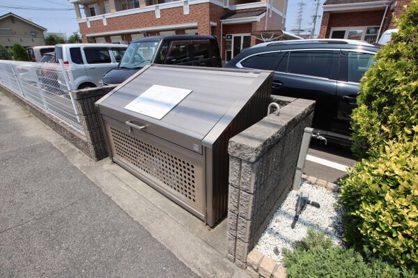 建物設備(敷地内ゴミ捨場)