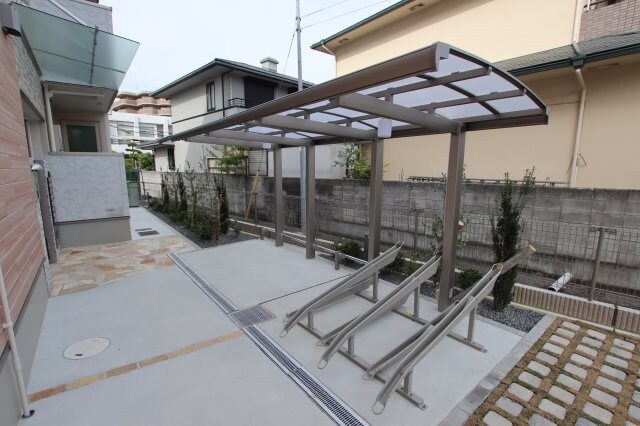 物件内観写真4　(駐輪場)