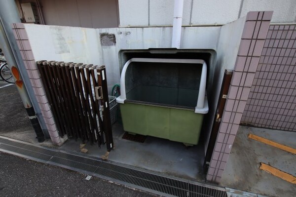 建物設備(敷地内ゴミ捨場)