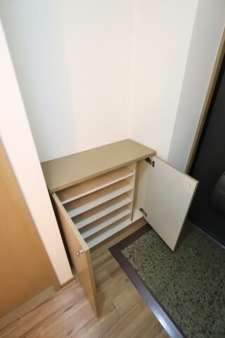 物件内観写真7　(下駄箱)