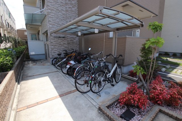 物件内観写真4　(駐輪場)