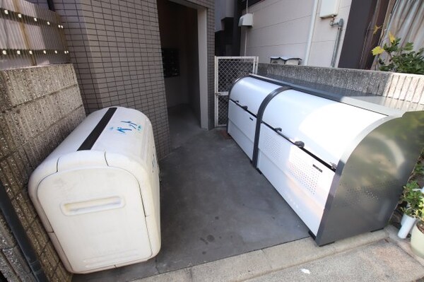 建物設備(敷地内ゴミ捨場)