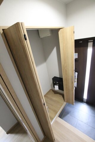 物件内観写真6　(玄関の収納)