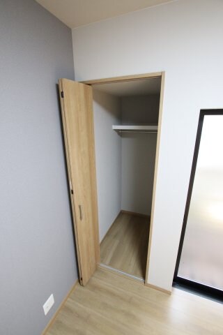 物件内観写真26　(洋室の収納)