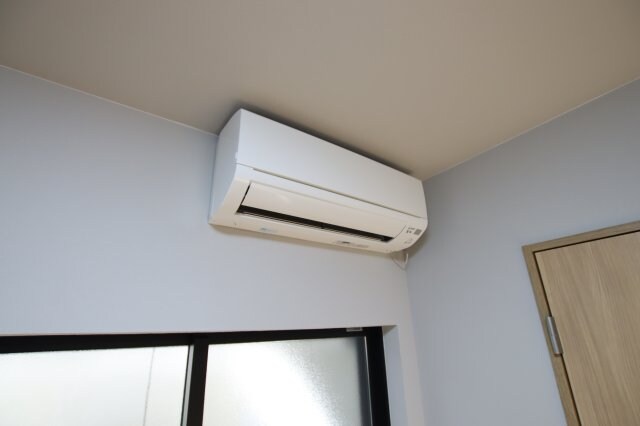 物件内観写真27　(洋室のエアコン)