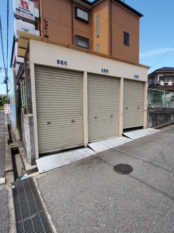 物件内観写真5　(敷地内ゴミ置場)