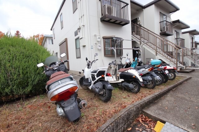 物件内観写真4　(駐輪場)