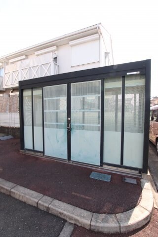 物件内観写真5　(敷地内ゴミ置き場)