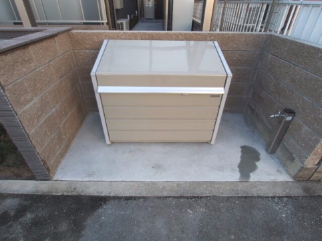 物件内観写真5　(敷地内ゴミ置場)