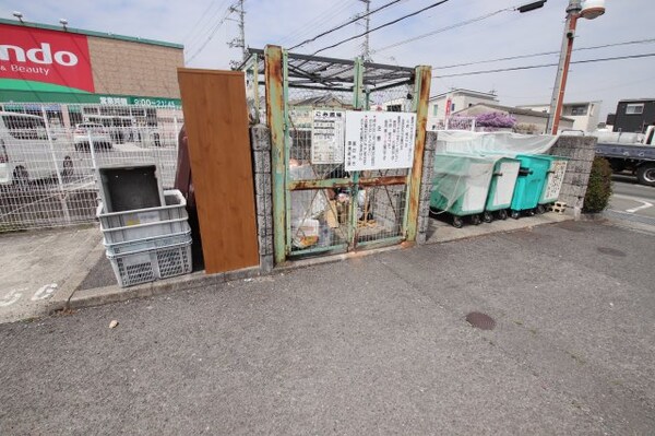 建物設備(敷地内ゴミ置き場)