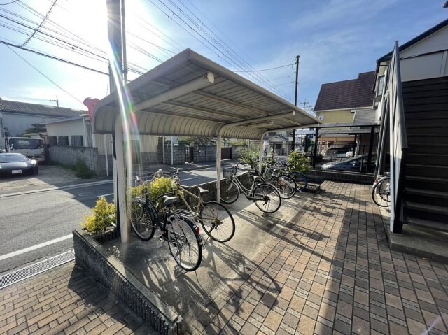 物件内観写真4　(駐輪場)
