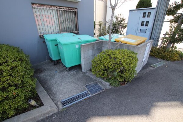 建物設備(敷地内ゴミ捨場)