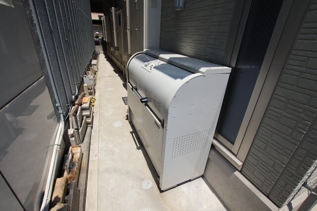 物件内観写真4　(敷地内ゴミ置き場)