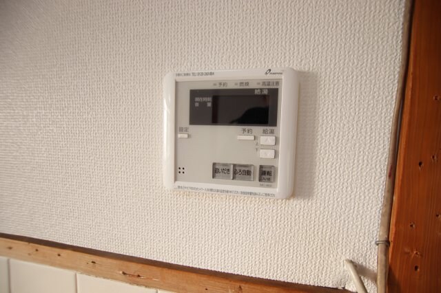 物件内観写真10　(給湯器)