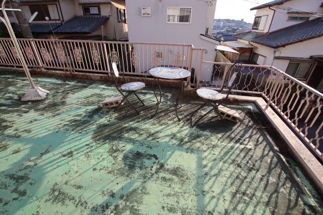 物件内観写真3　(ベンチ)