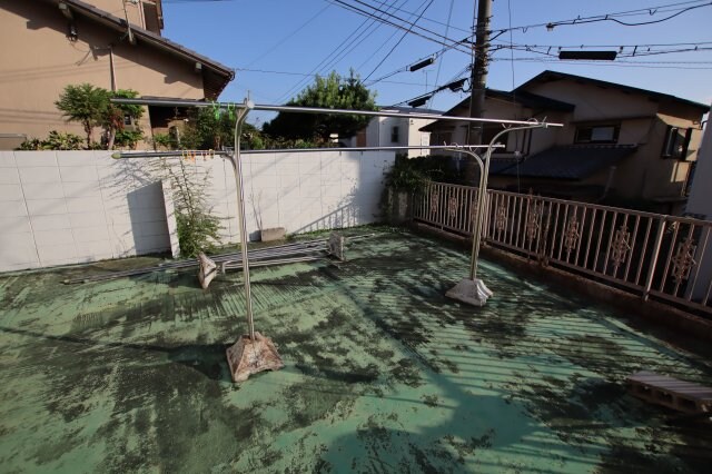 物件内観写真4　(敷地内洗濯物干しざお)