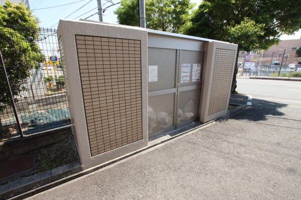 建物設備(敷地内ゴミ捨場)