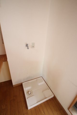 物件内観写真11　(室内洗濯機置場)