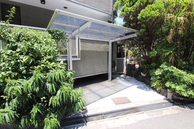 物件内観写真4　(駐輪場)