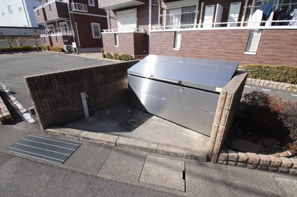 建物設備(敷地内ゴミ置き場)