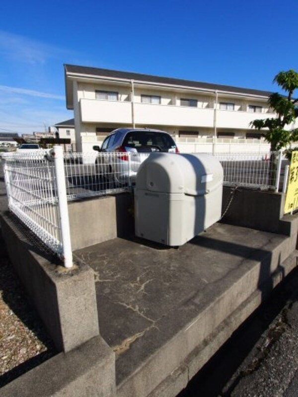 建物設備(敷地内ごみ置き場)