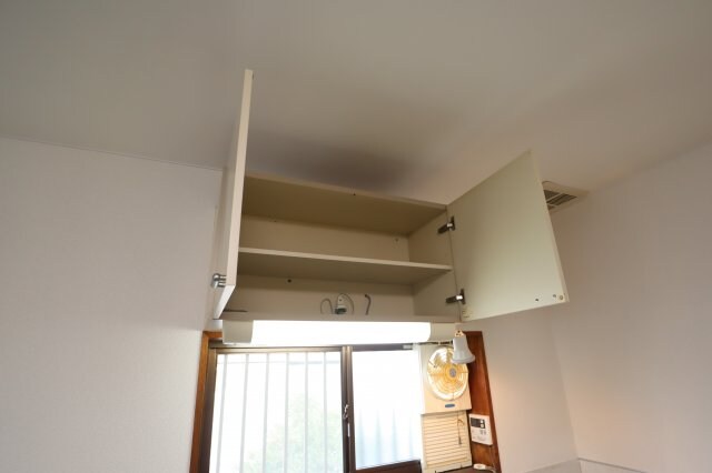 物件内観写真10　(吊戸棚)