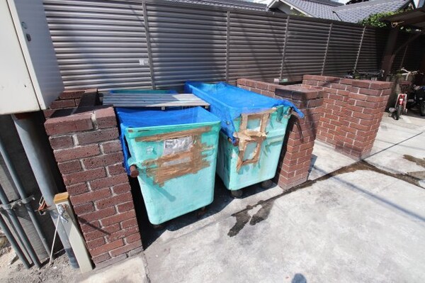 建物設備(敷地内ゴミ置き場)