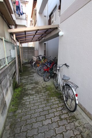 物件内観写真5　(駐輪場)