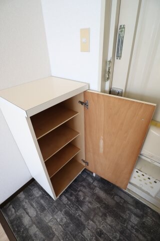 物件内観写真8　(靴箱)