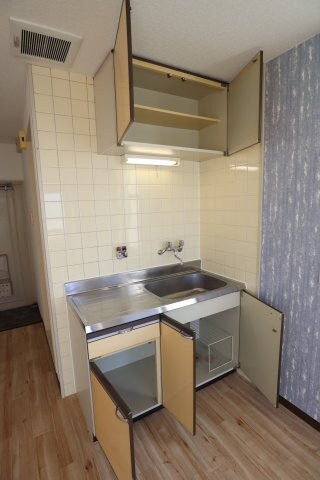 物件内観写真17　(キッチン戸棚)