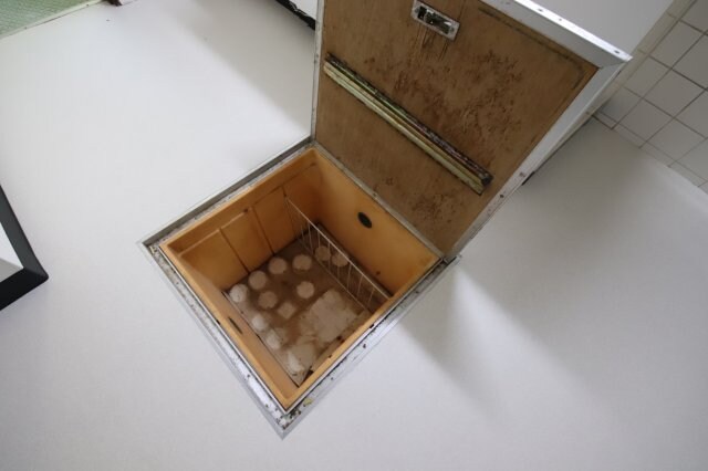 物件内観写真9　(床下収納)