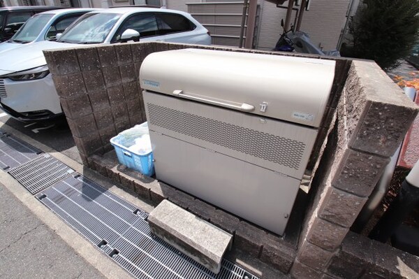建物設備(敷地内ゴミ捨場)