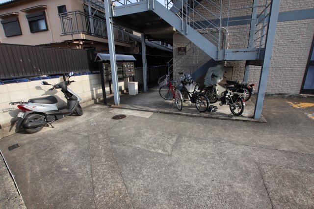 物件内観写真4　(駐輪場)