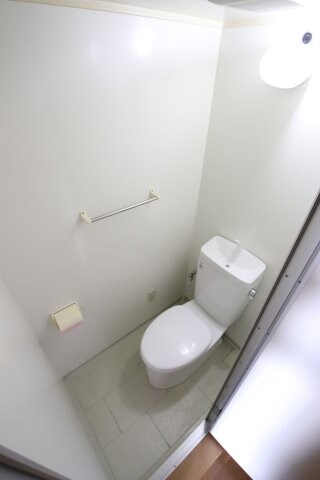 物件内観写真17　(広々独立のトイレ！)