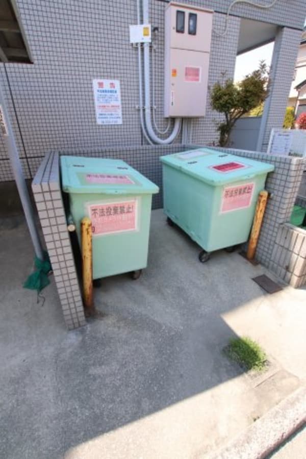 建物設備(敷地内ゴミ捨場)