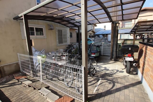 物件内観写真4　(駐輪場)
